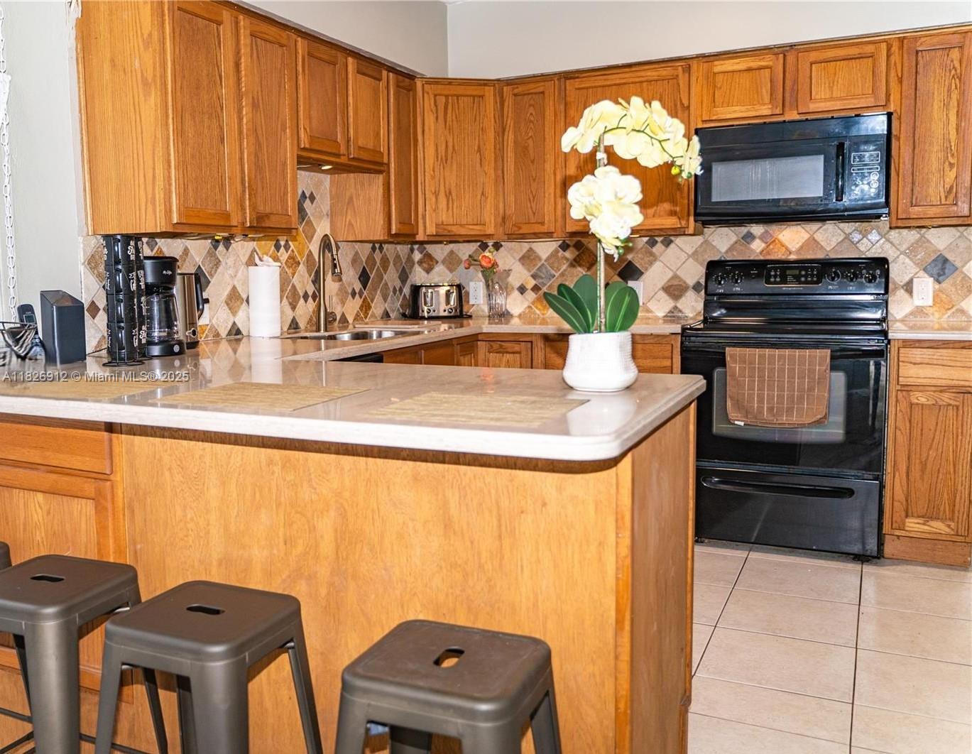 501 NW 28th Ct