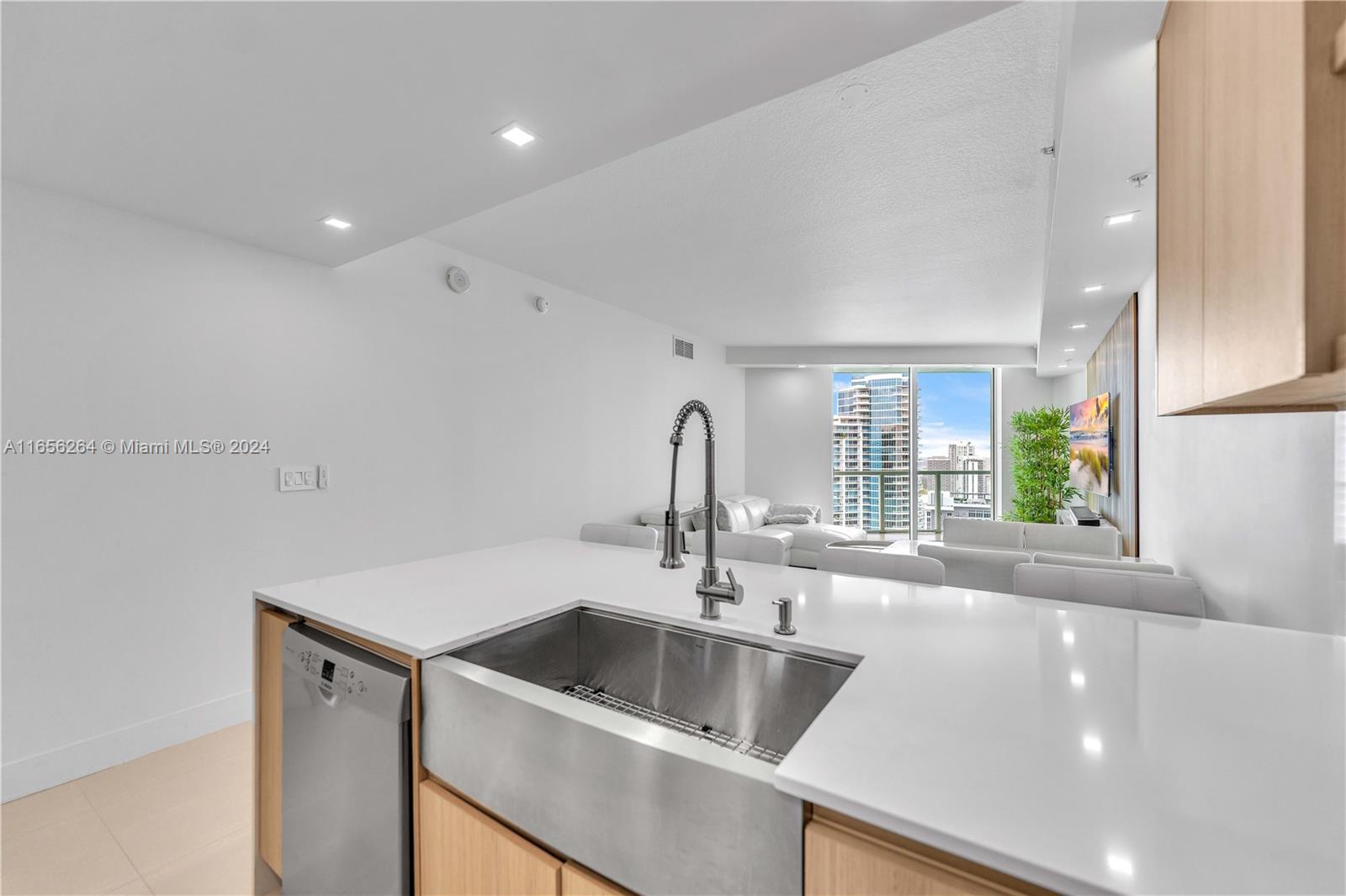 QUANTUM ON THE BAY CONDO - Residential