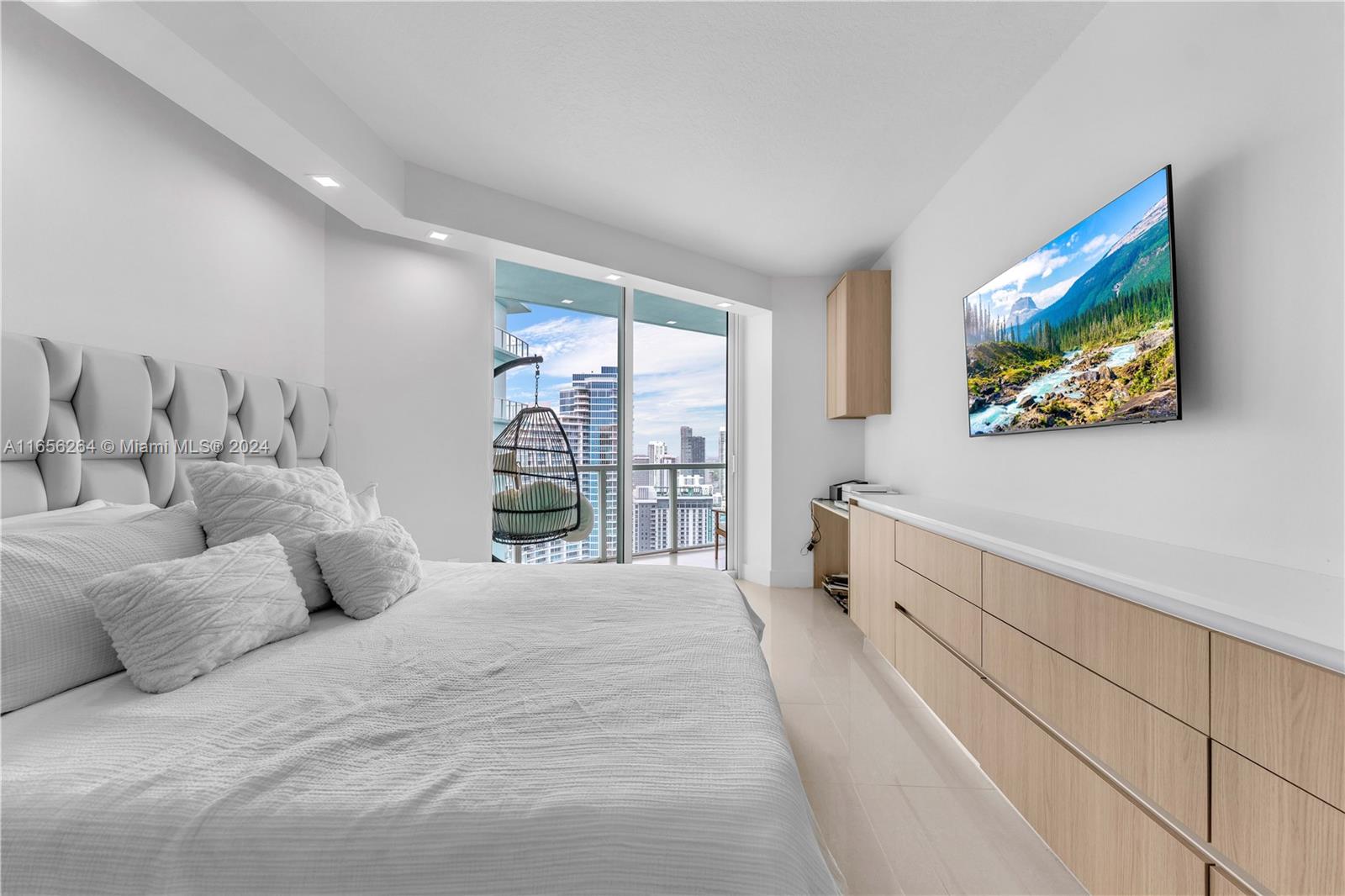 QUANTUM ON THE BAY CONDO - Residential