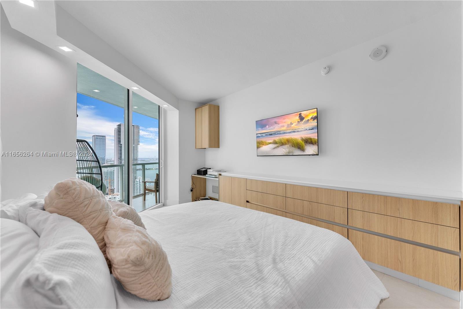QUANTUM ON THE BAY CONDO - Residential