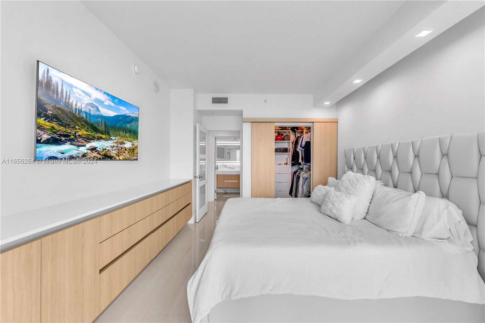 QUANTUM ON THE BAY CONDO - Residential