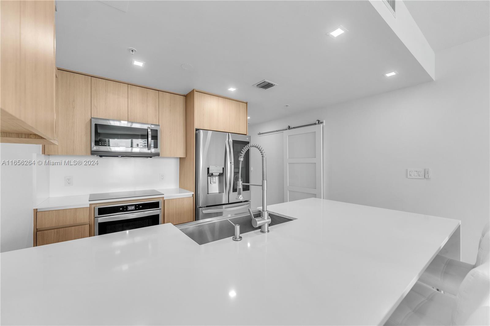 QUANTUM ON THE BAY CONDO - Residential