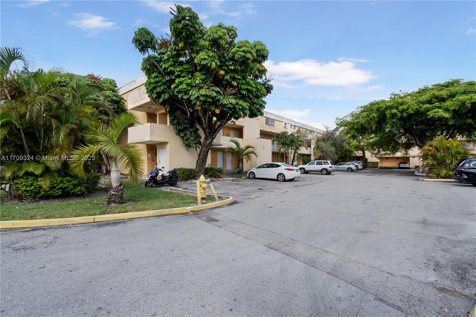 Rental Property at 9371 Fontainebleau Blvd I204, Miami, Broward County, Florida - Bedrooms: 2 
Bathrooms: 3  - $2,550 MO.