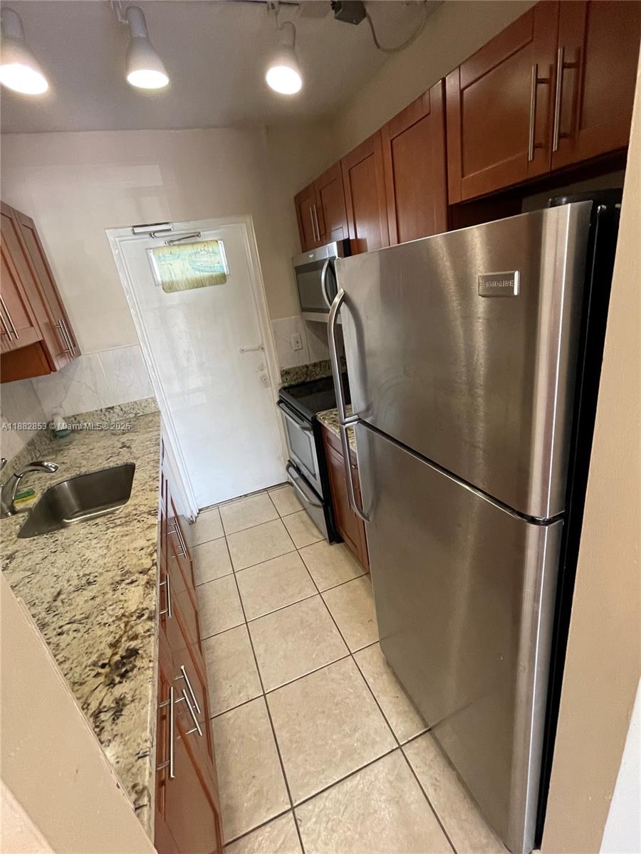 THE BERKELEY CONDO - Residential Lease