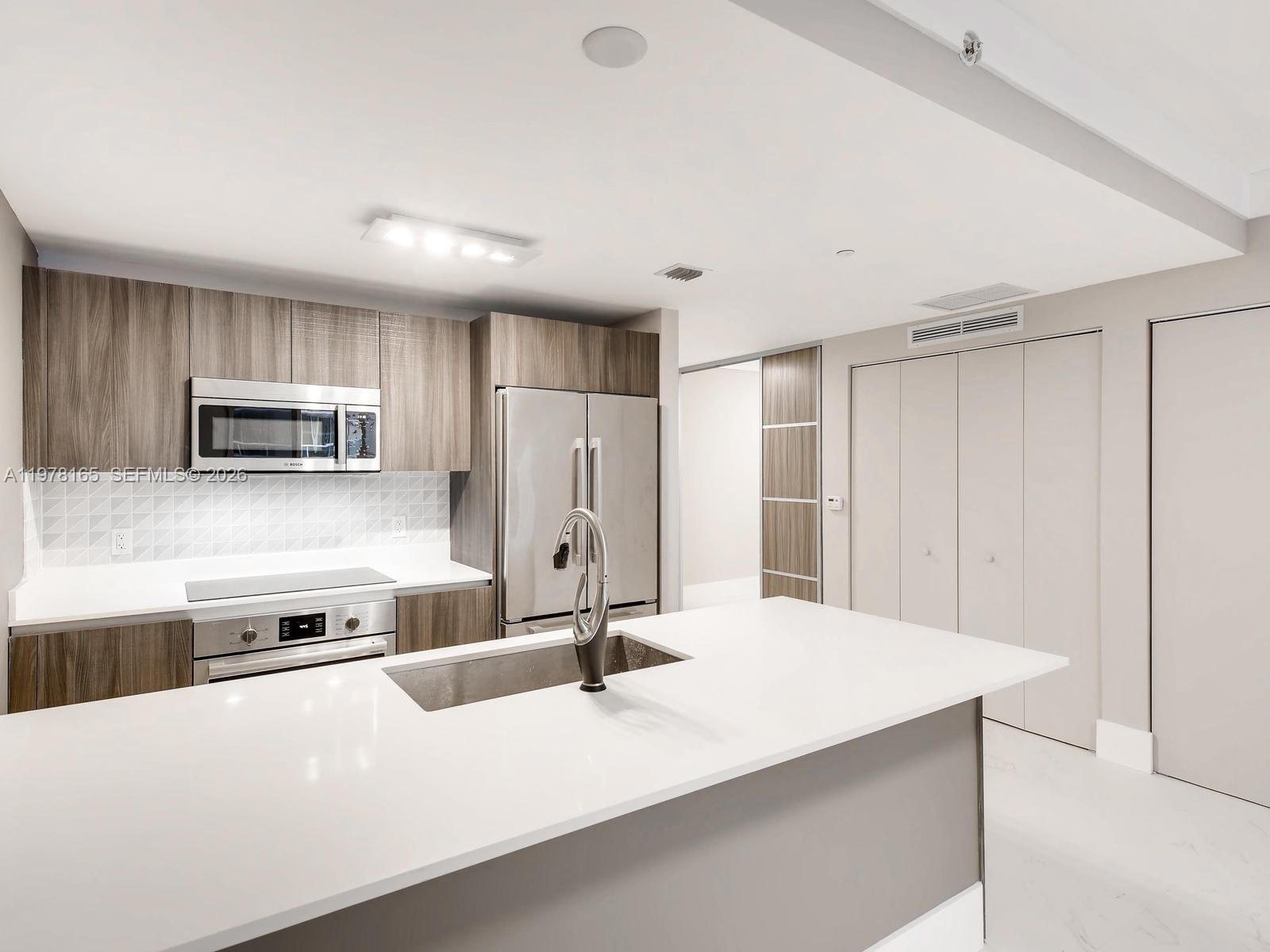 ARIA ON THE BAY CONDO - Residential