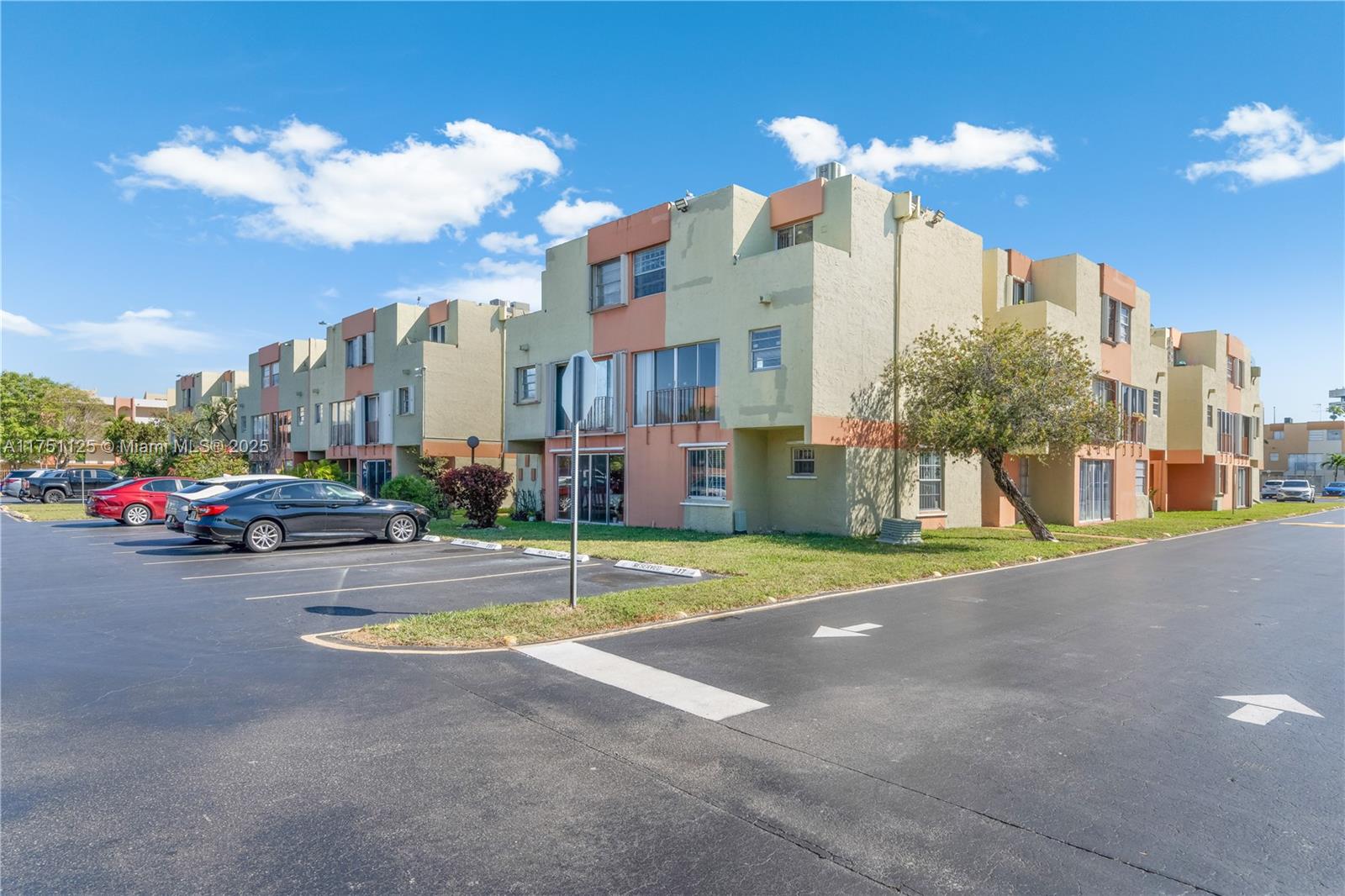 9390 W Flagler St 114E, Miami, Broward County, Florida - 2 Bedrooms  
2 Bathrooms - 