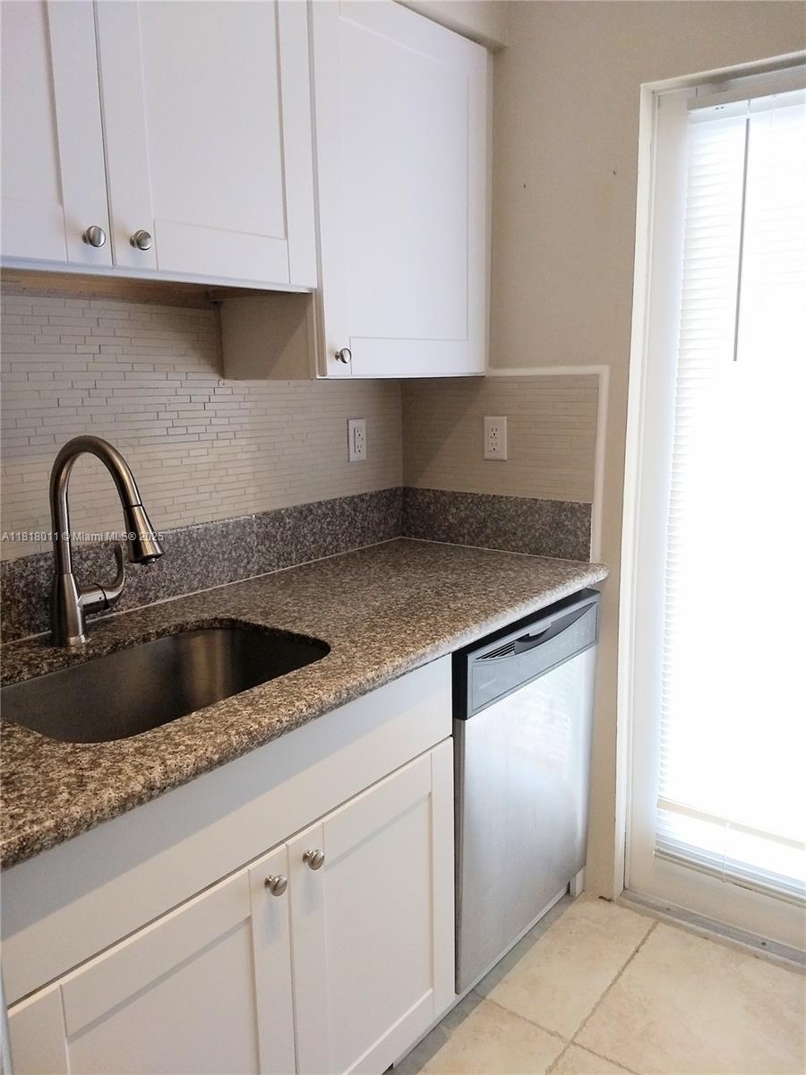 10001 W Bay Harbor Dr 204