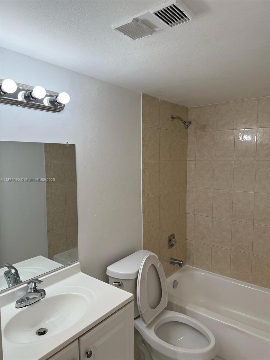 PRESIDENTIAL GOLFVIEW CON - Residential Lease
