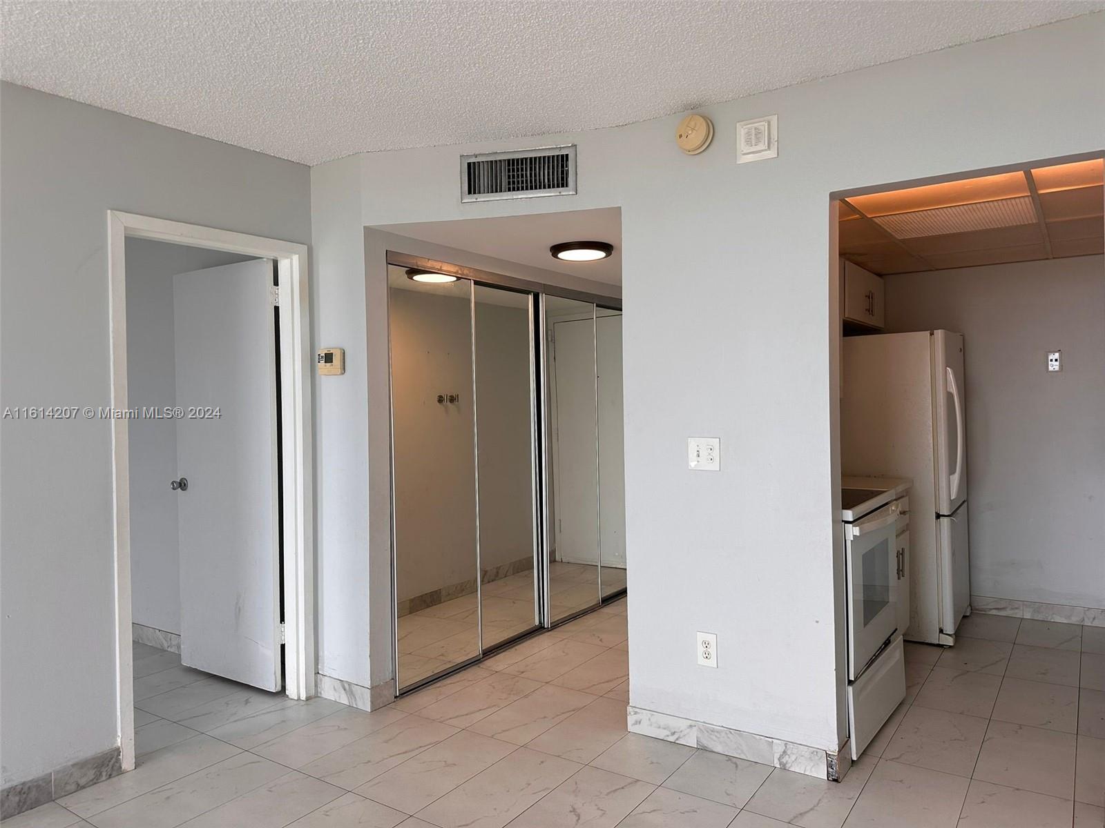 VECINO DEL MAR CONDO - Residential Lease