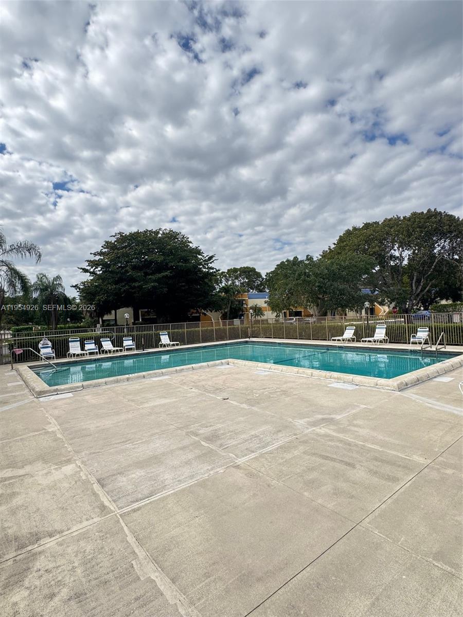 RACQUET CLUB VILLAGE APAR - Residential