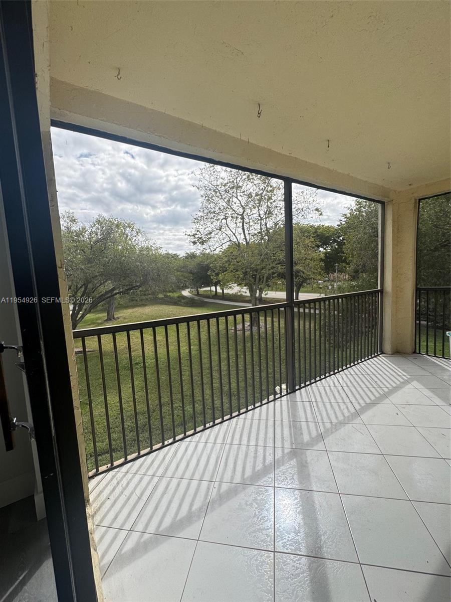 RACQUET CLUB VILLAGE APAR - Residential