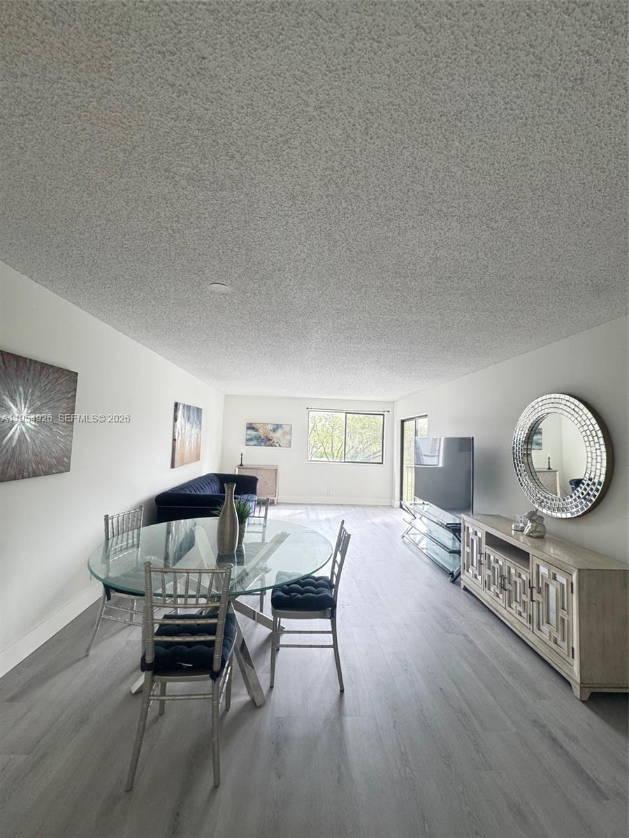 RACQUET CLUB VILLAGE APAR - Residential