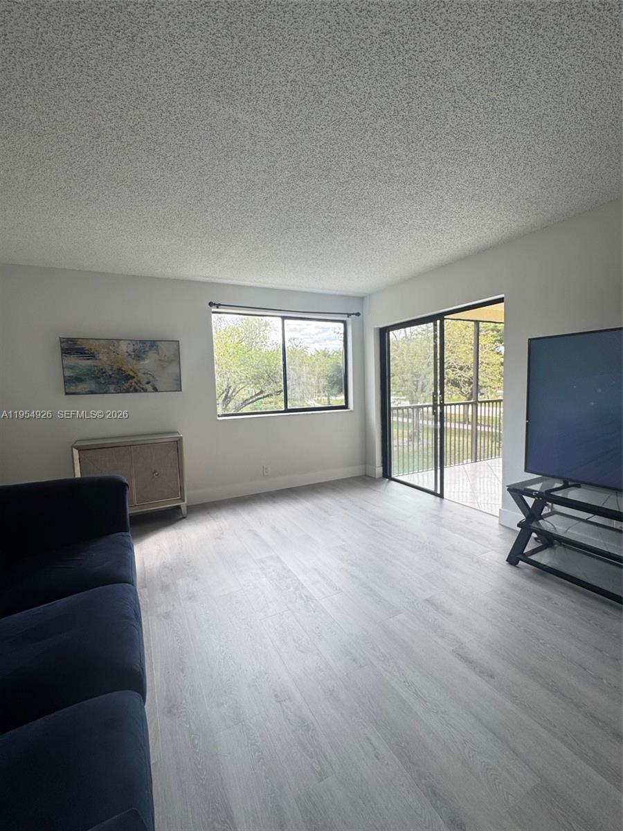 RACQUET CLUB VILLAGE APAR - Residential