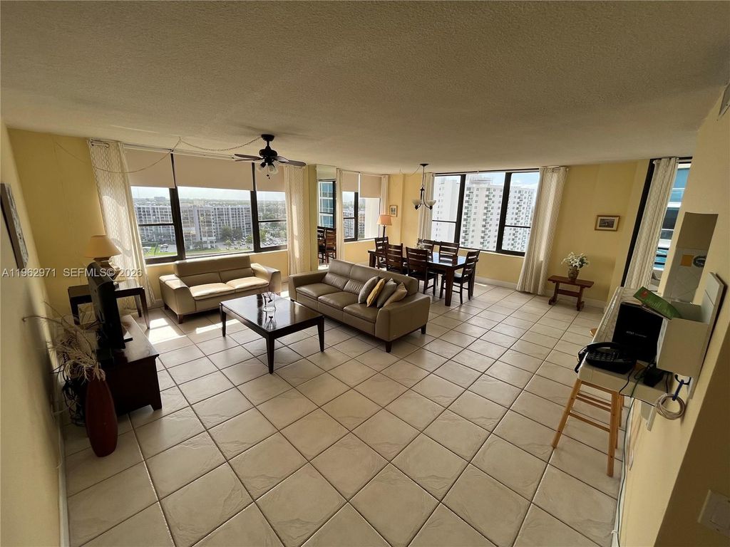 Photo of Hollywood, FL 33019 (MLS # A11962971)