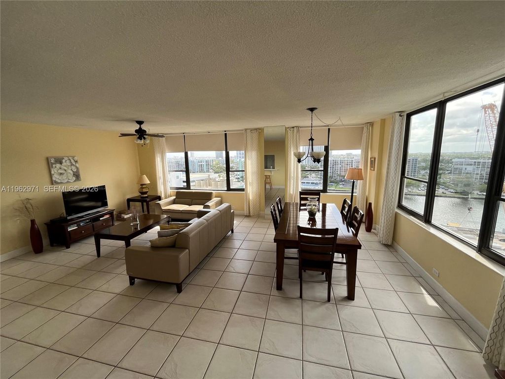 Photo of Hollywood, FL 33019 (MLS # A11962971)