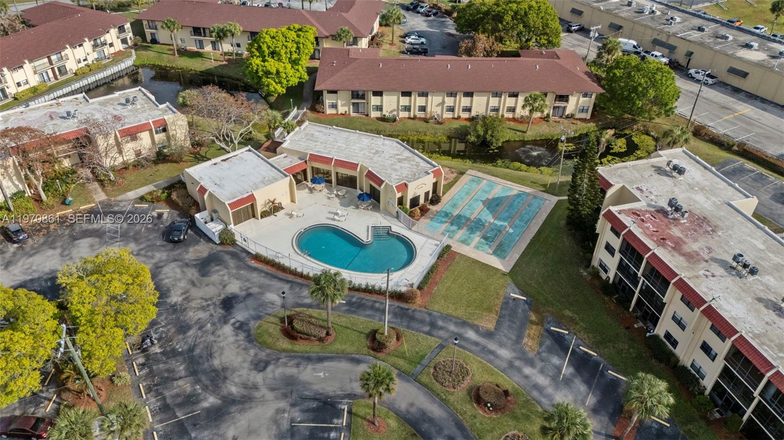 ISLAND HOUSE CONDOMINIUM - Residential