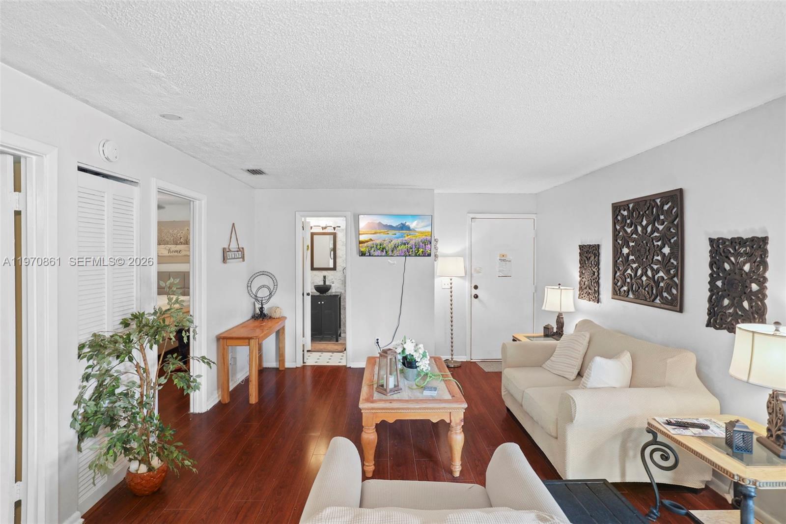 ISLAND HOUSE CONDOMINIUM - Residential