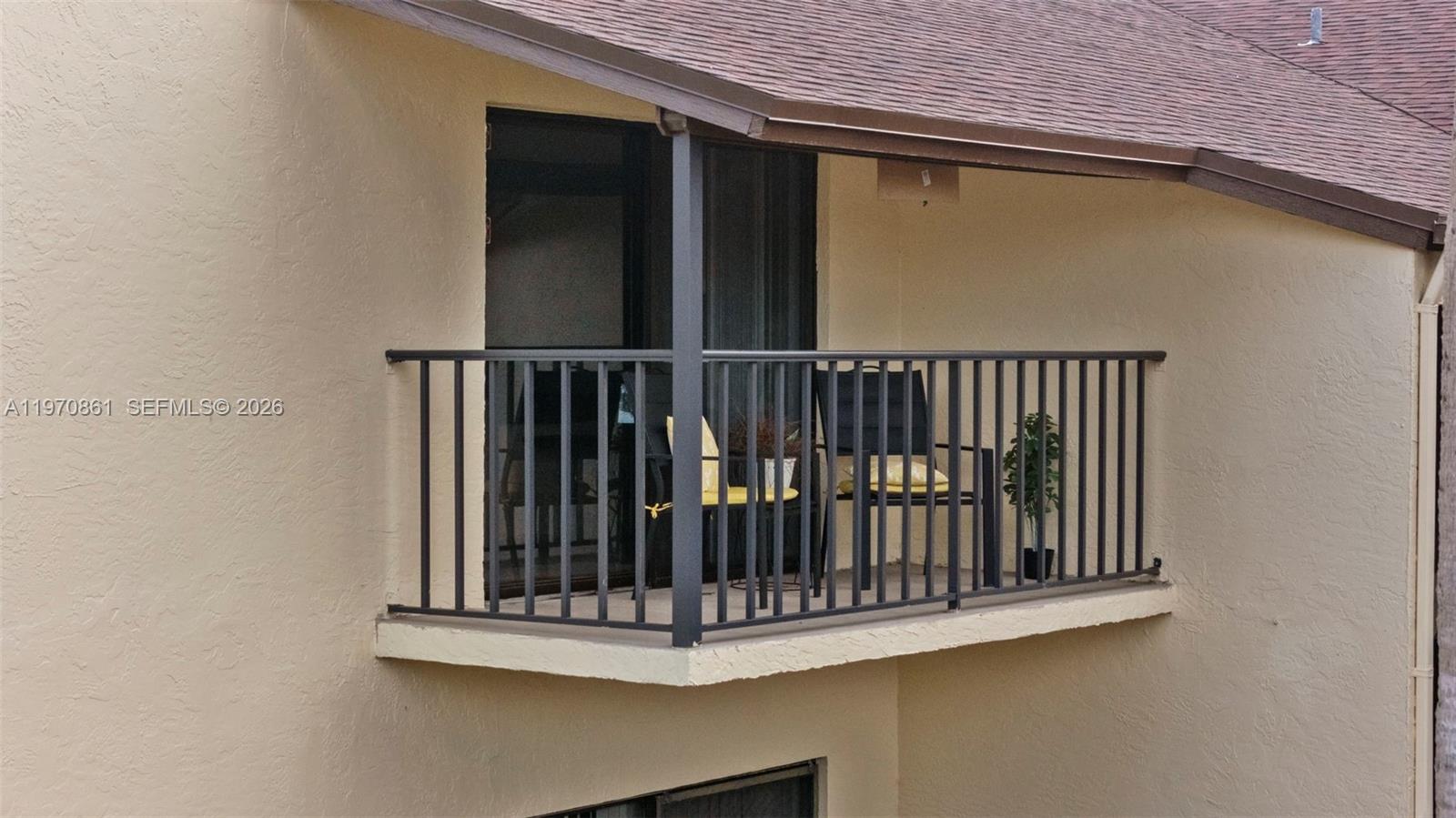 ISLAND HOUSE CONDOMINIUM - Residential