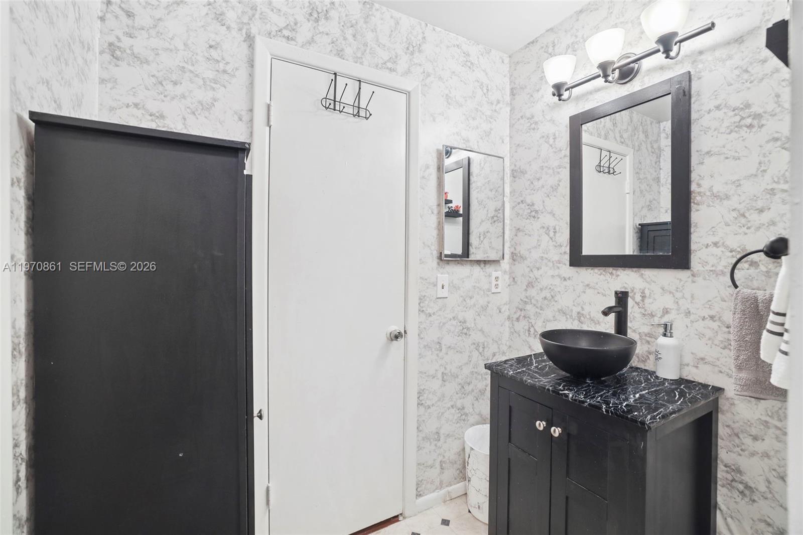 ISLAND HOUSE CONDOMINIUM - Residential