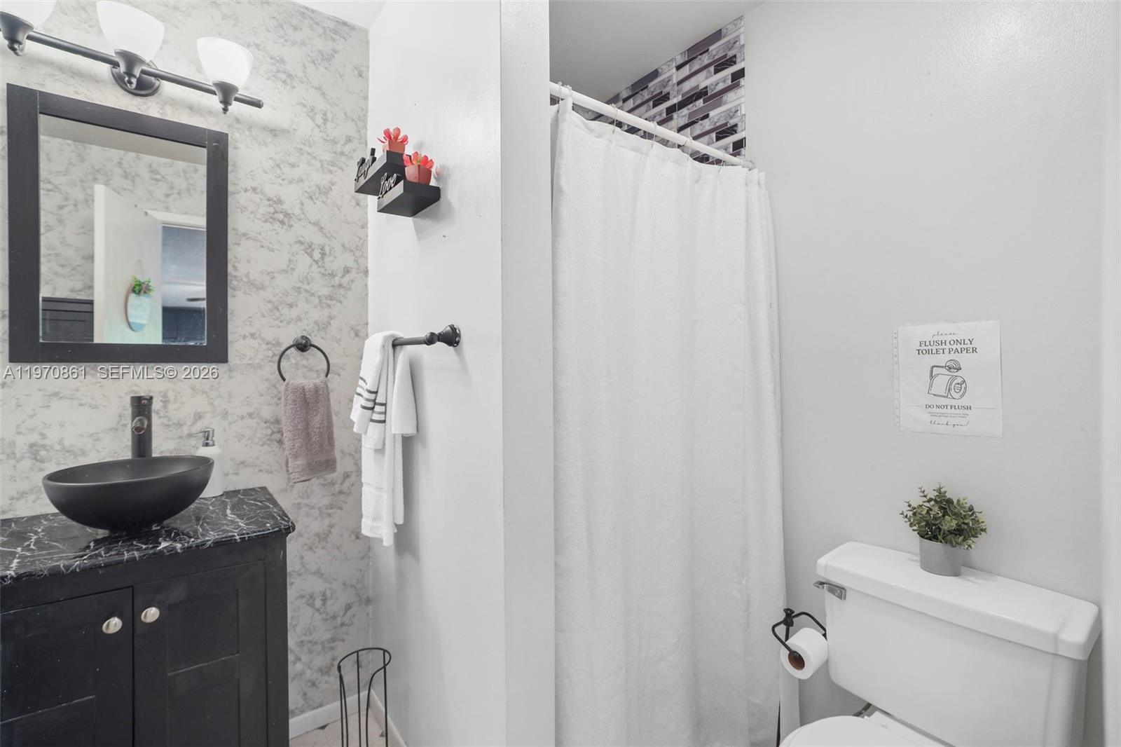 ISLAND HOUSE CONDOMINIUM - Residential