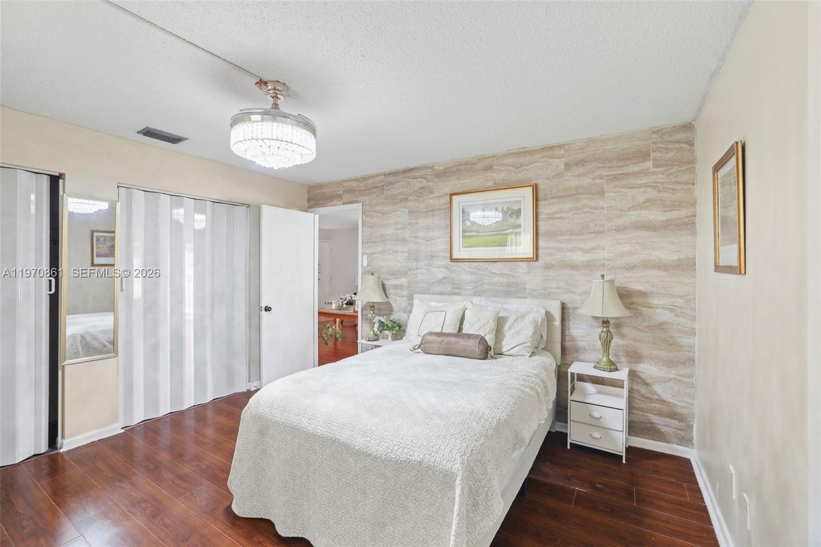 ISLAND HOUSE CONDOMINIUM - Residential