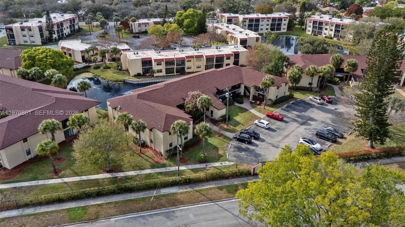 ISLAND HOUSE CONDOMINIUM - Residential