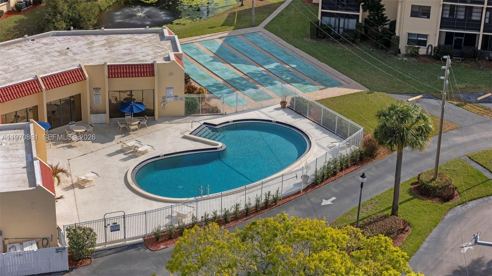 ISLAND HOUSE CONDOMINIUM - Residential