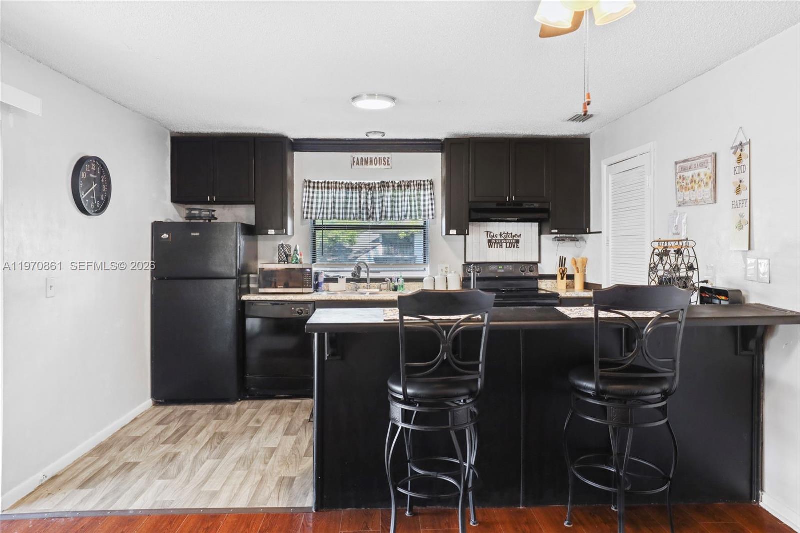 ISLAND HOUSE CONDOMINIUM - Residential