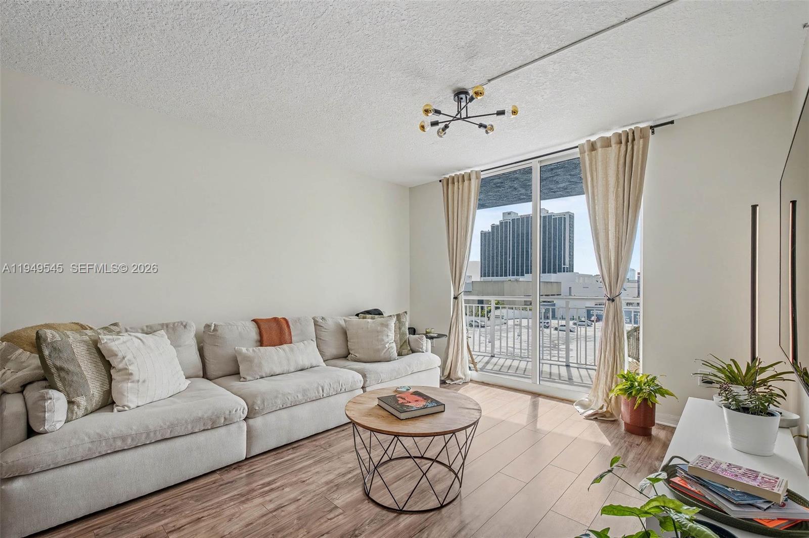 1800 BISCAYNE PLAZA CONDO - Residential