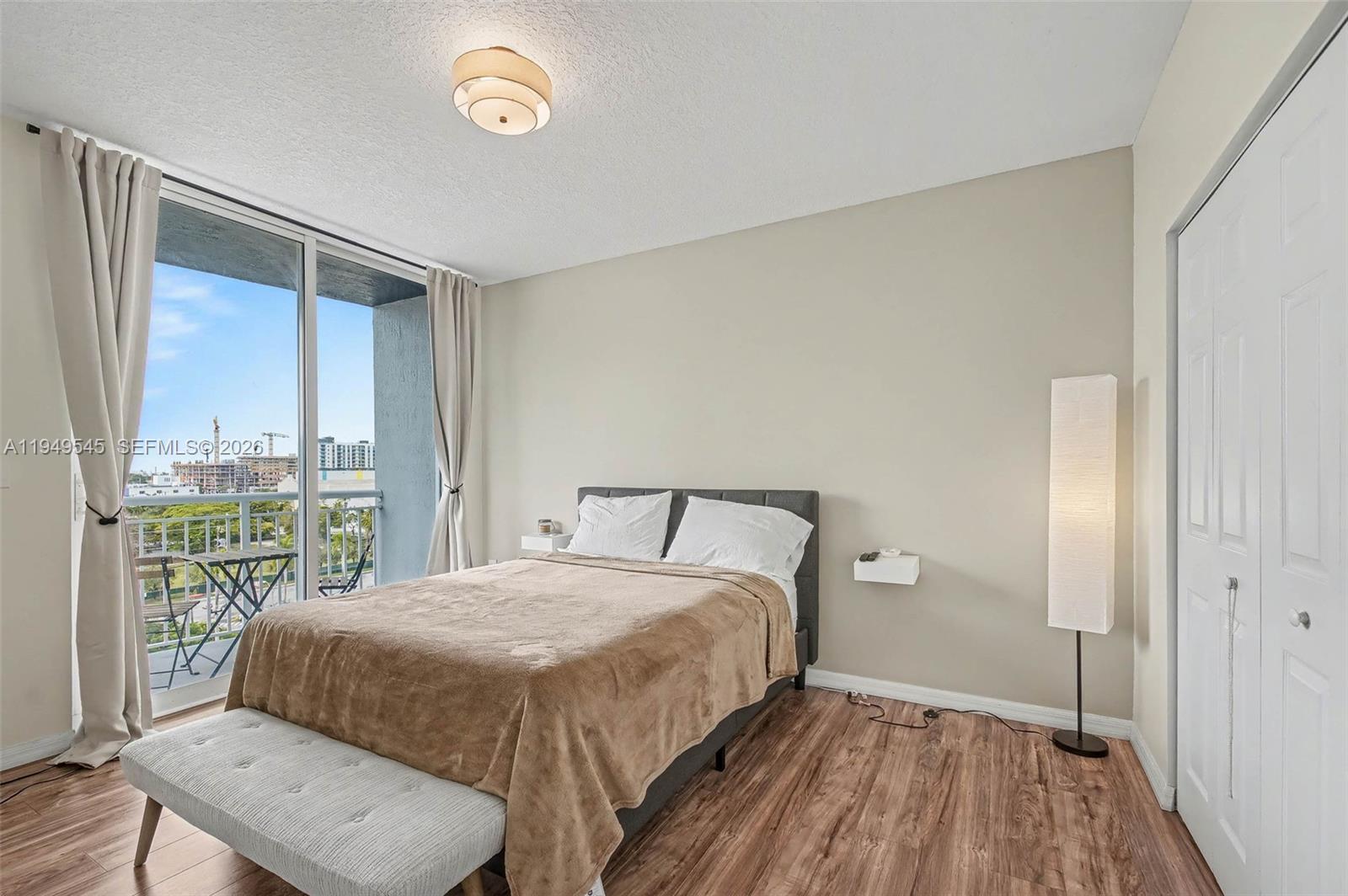 1800 BISCAYNE PLAZA CONDO - Residential