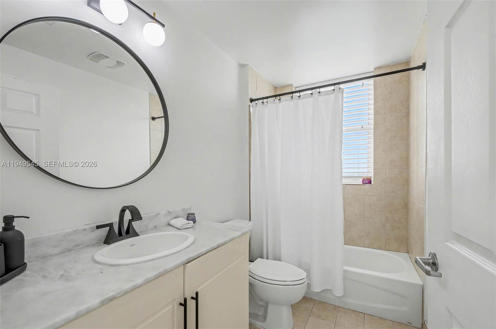1800 BISCAYNE PLAZA CONDO - Residential