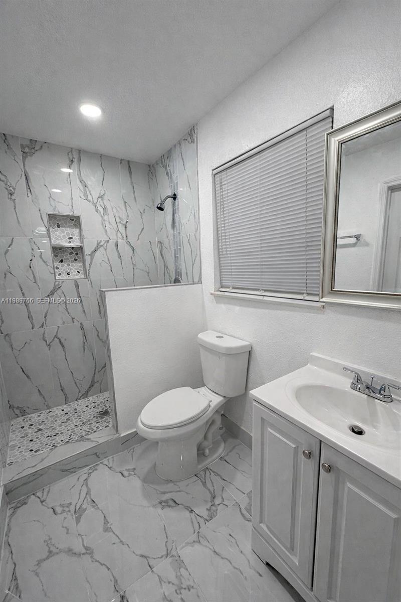 HOLLYWOOD HILLS - Residential Lease