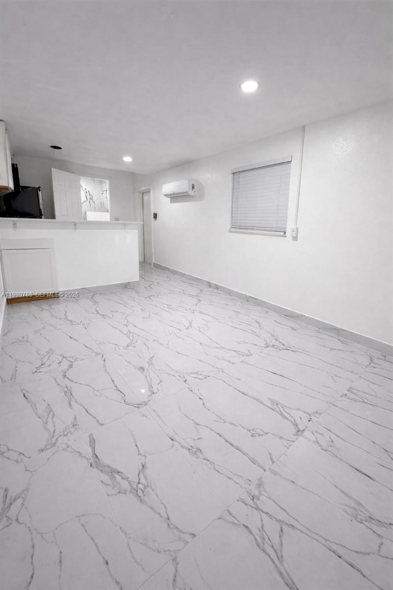 HOLLYWOOD HILLS - Residential Lease