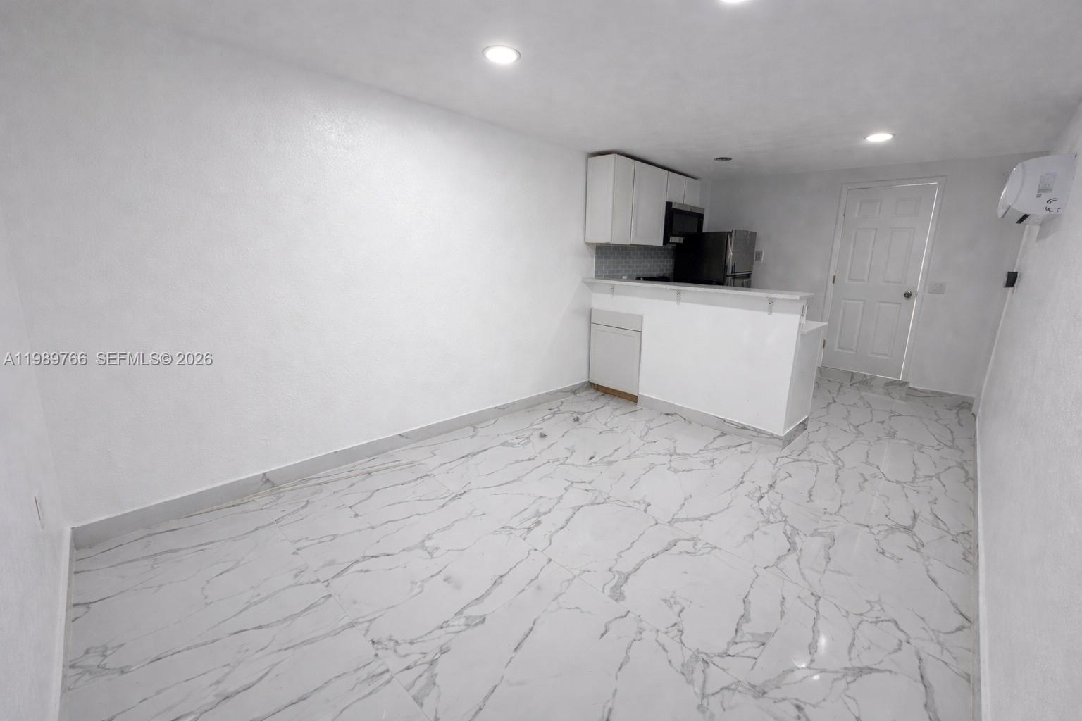 HOLLYWOOD HILLS - Residential Lease