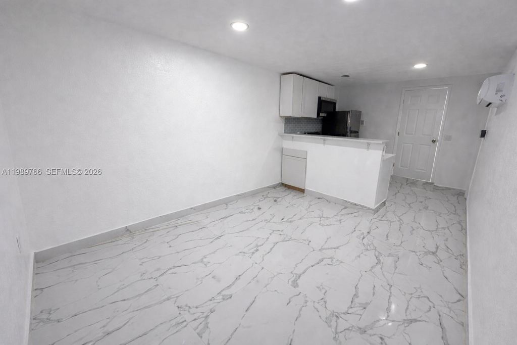 Photo of Hollywood, FL 33021 (MLS # A11989766)