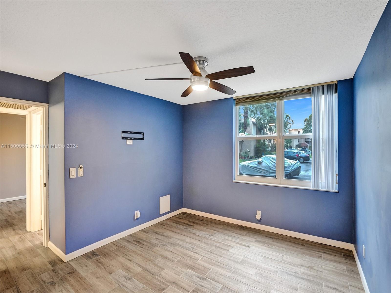 LIVE OAK CONDO ELEVEN - Residential