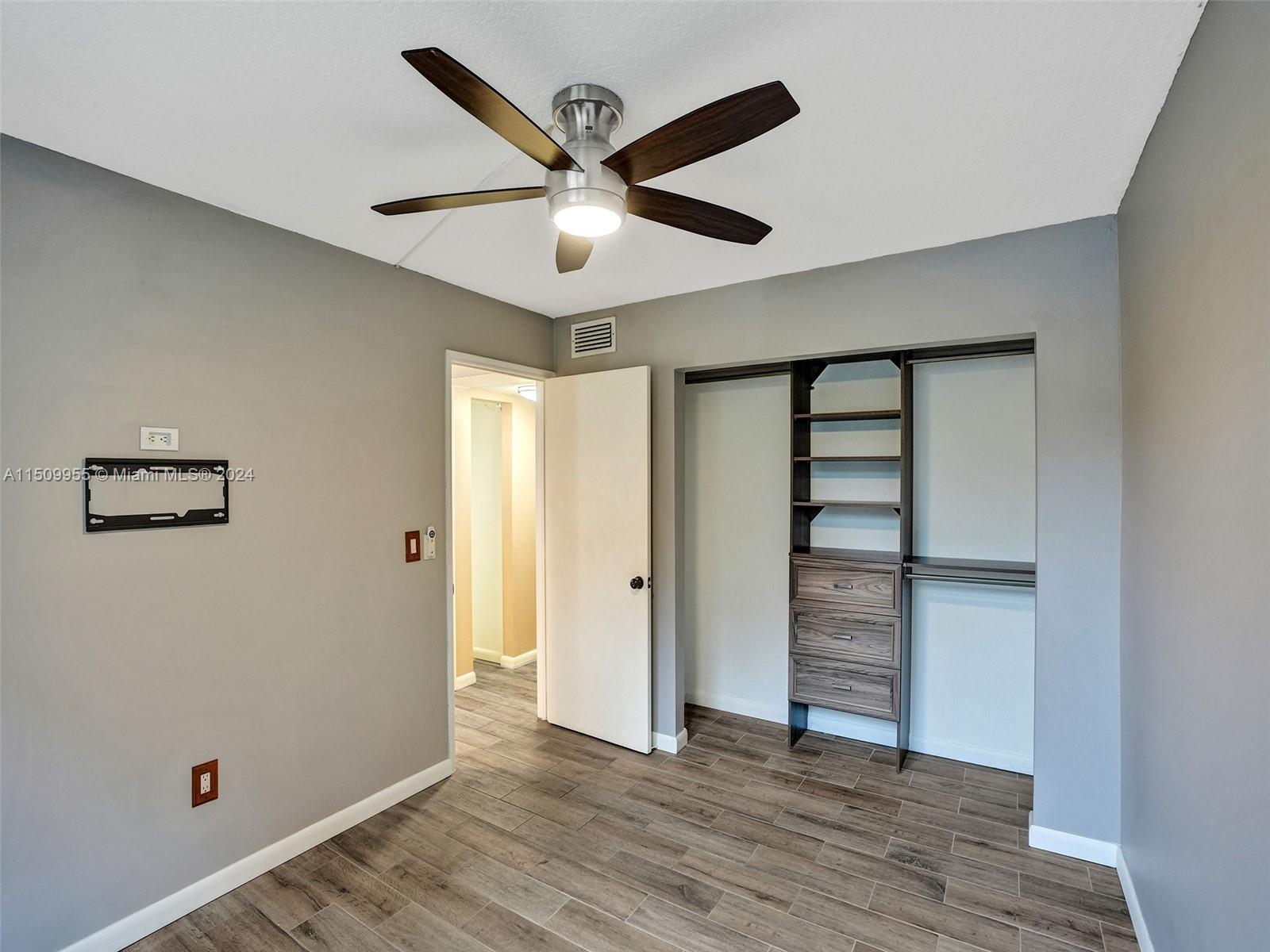 LIVE OAK CONDO ELEVEN - Residential
