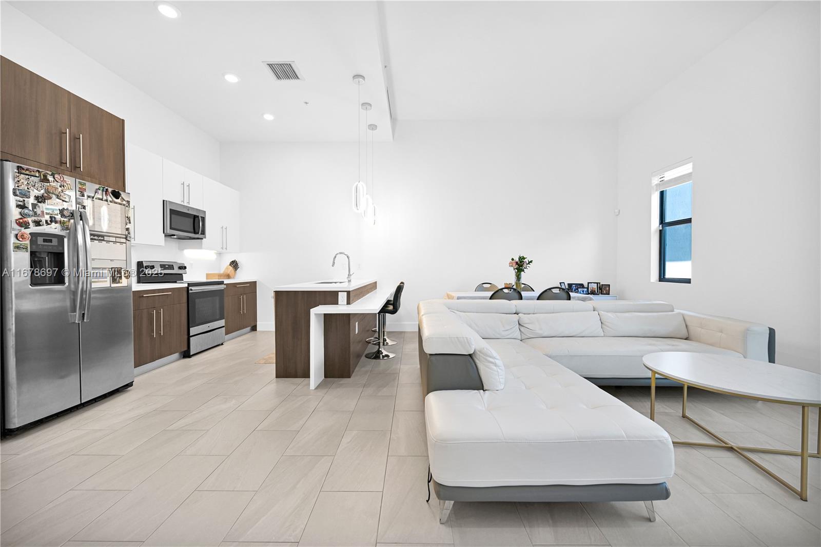 4449 NW 9th St 4449