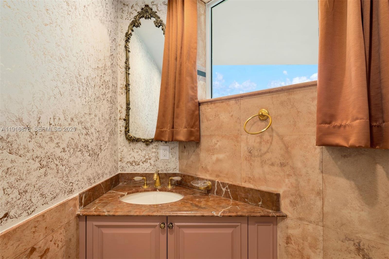 CAPOBELLA CONDO - Residential Lease