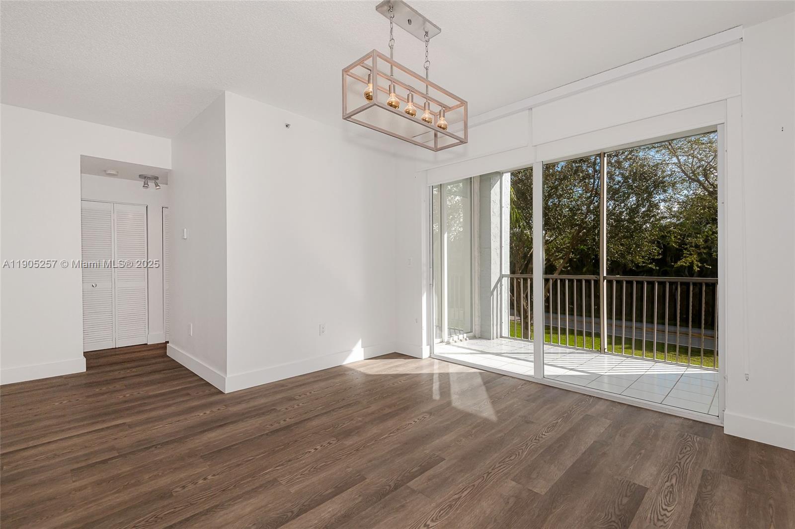 DORAL HOUSE CONDO NO 3 - Residential