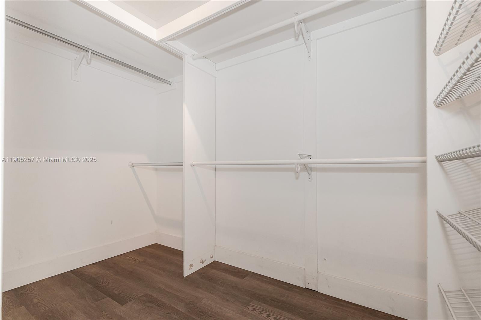 DORAL HOUSE CONDO NO 3 - Residential