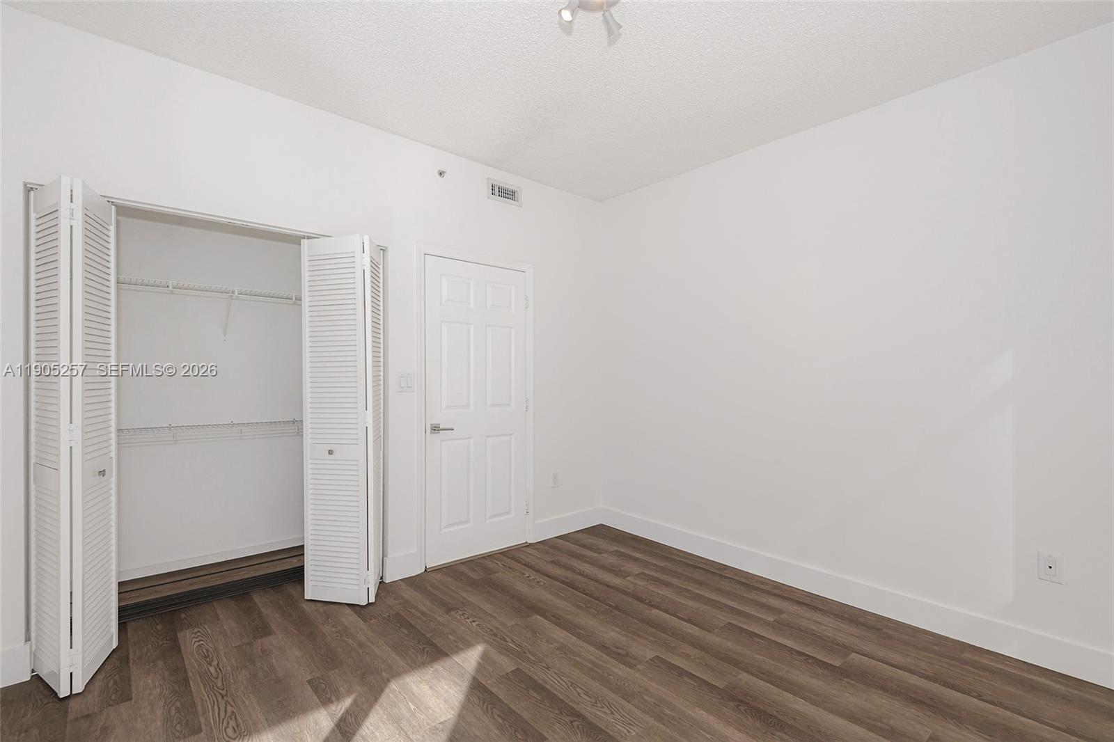 DORAL HOUSE CONDO NO 3 - Residential