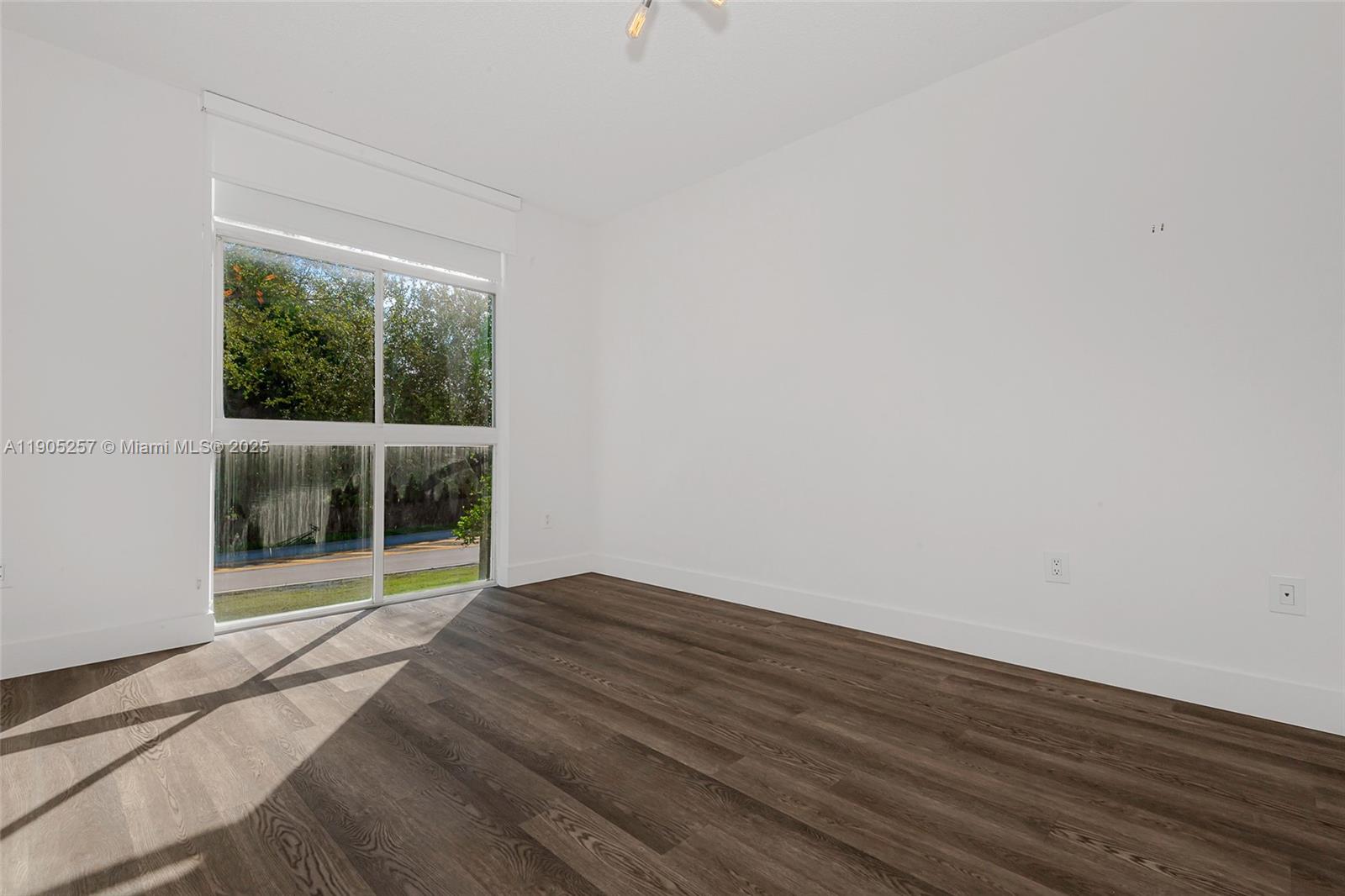 DORAL HOUSE CONDO NO 3 - Residential