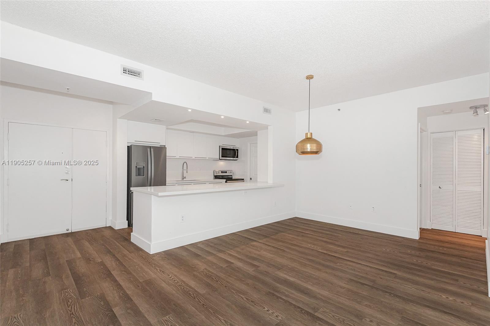 DORAL HOUSE CONDO NO 3 - Residential