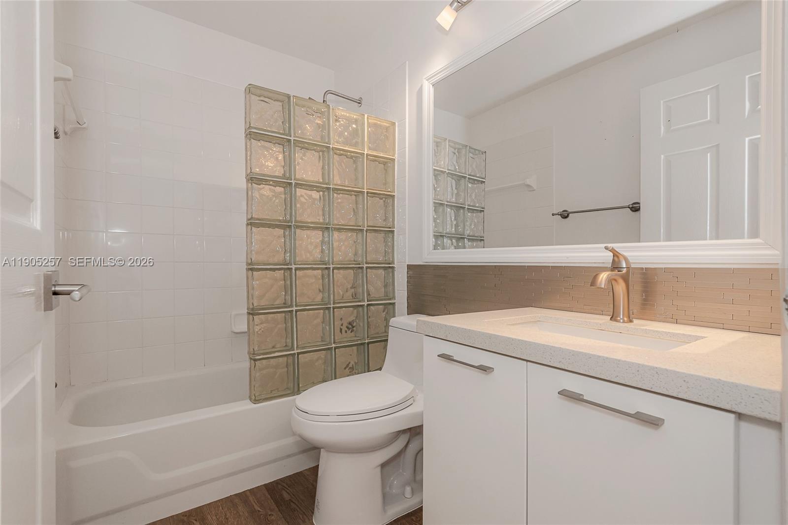 DORAL HOUSE CONDO NO 3 - Residential