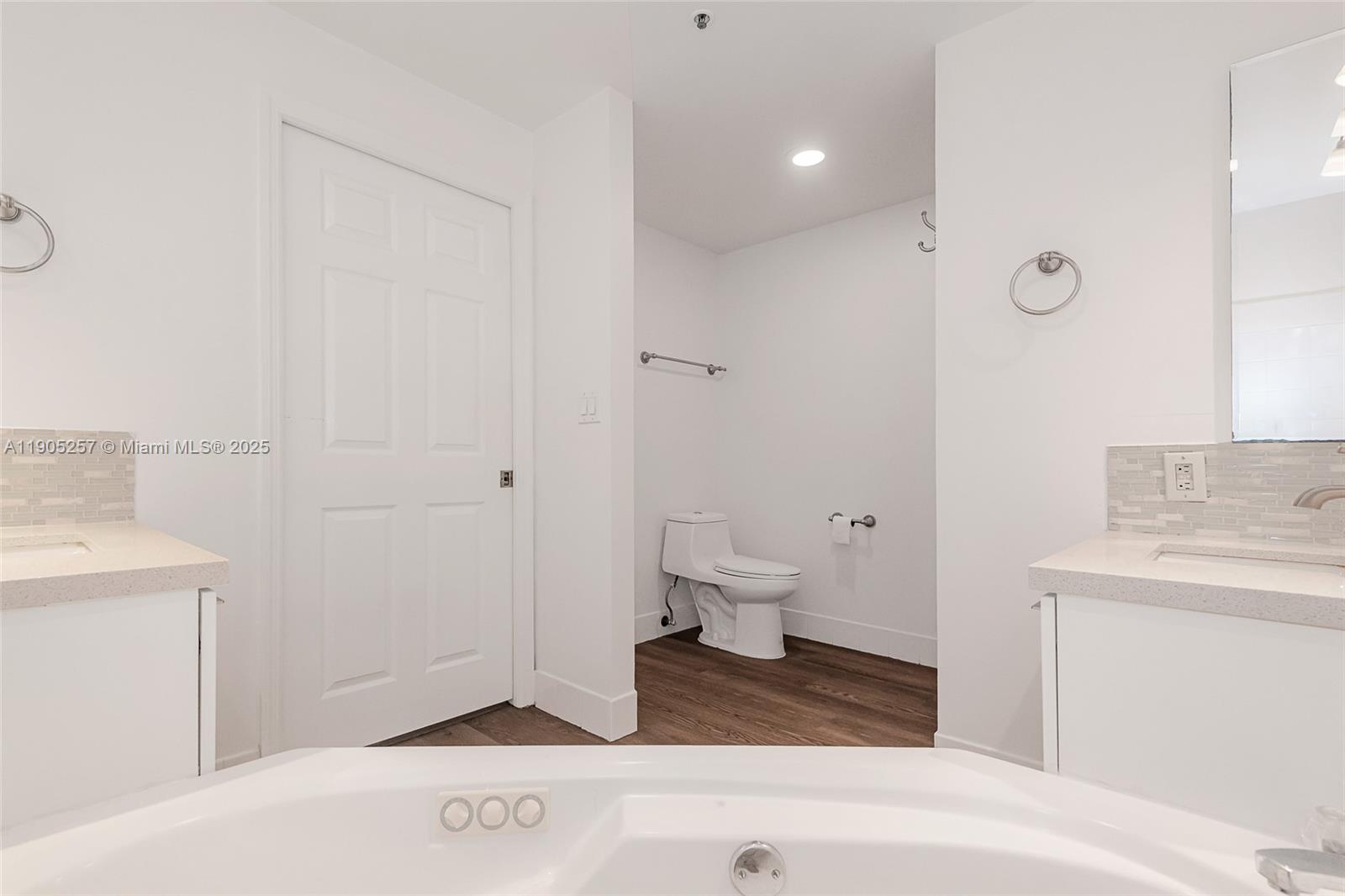 DORAL HOUSE CONDO NO 3 - Residential