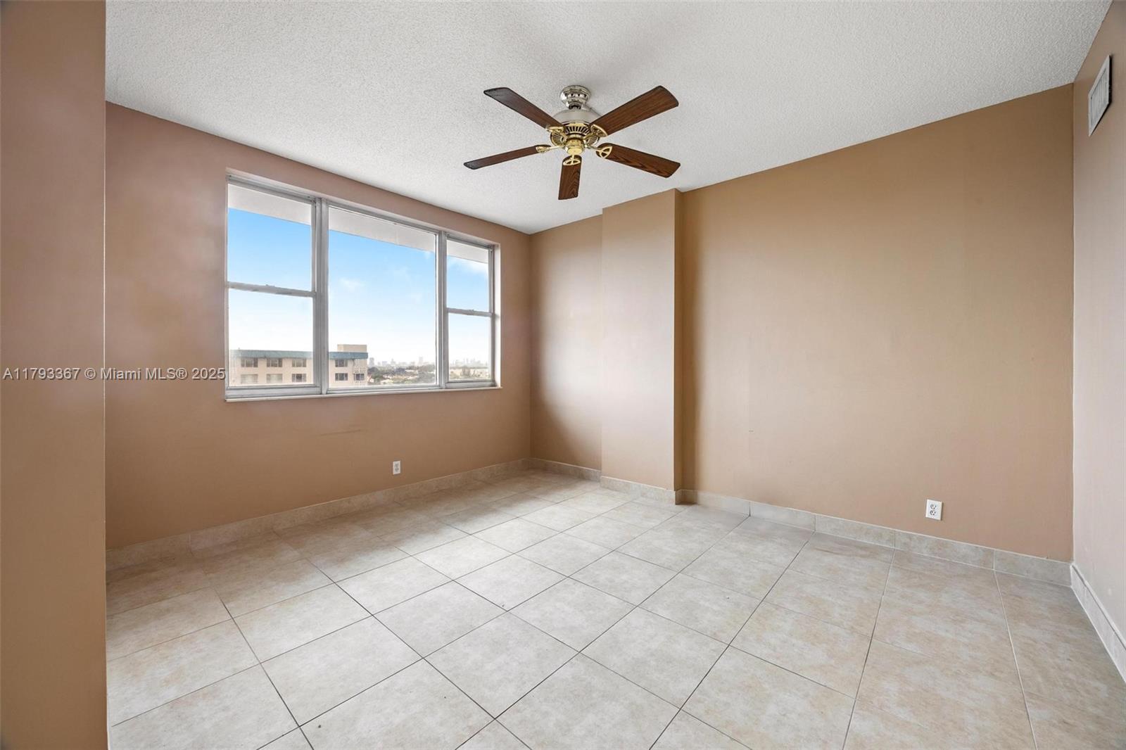 HILLCREST EAST NO 22 COND - Residential