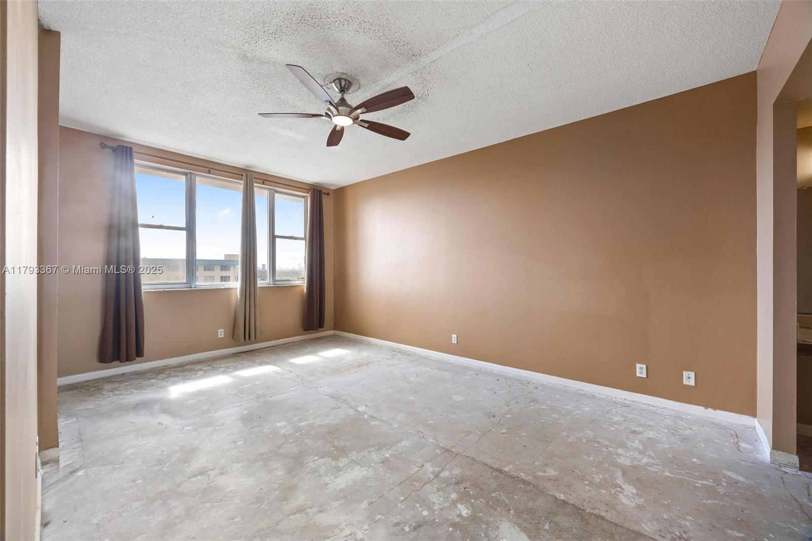 HILLCREST EAST NO 22 COND - Residential