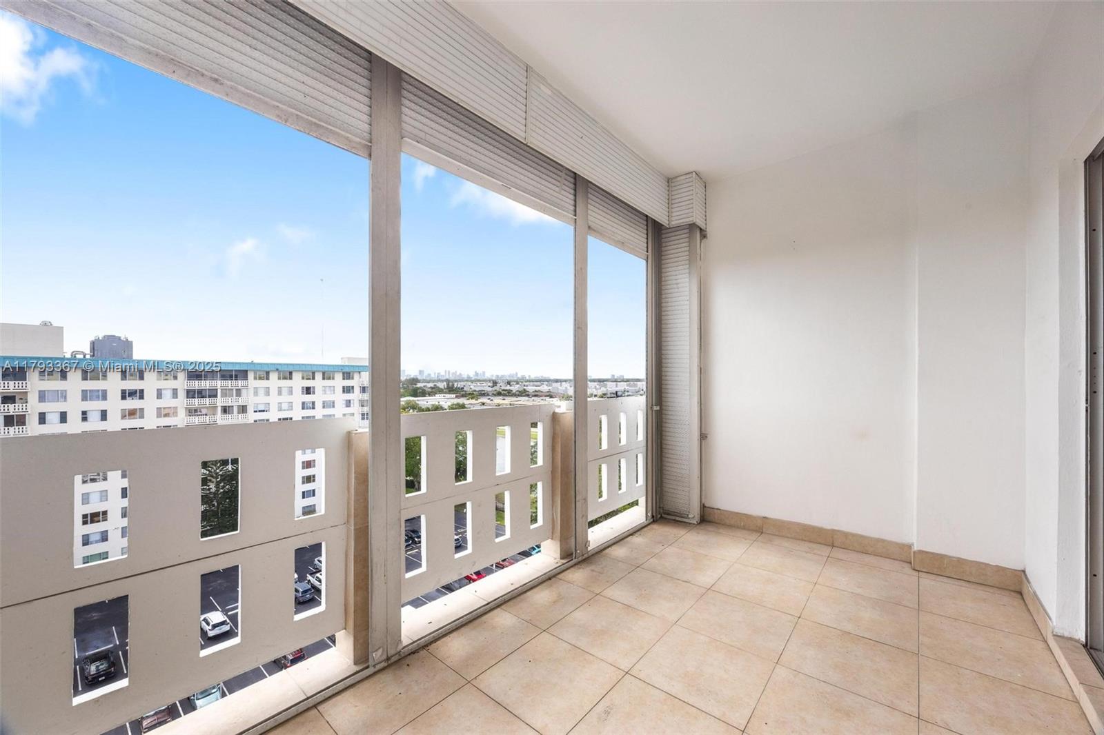 HILLCREST EAST NO 22 COND - Residential