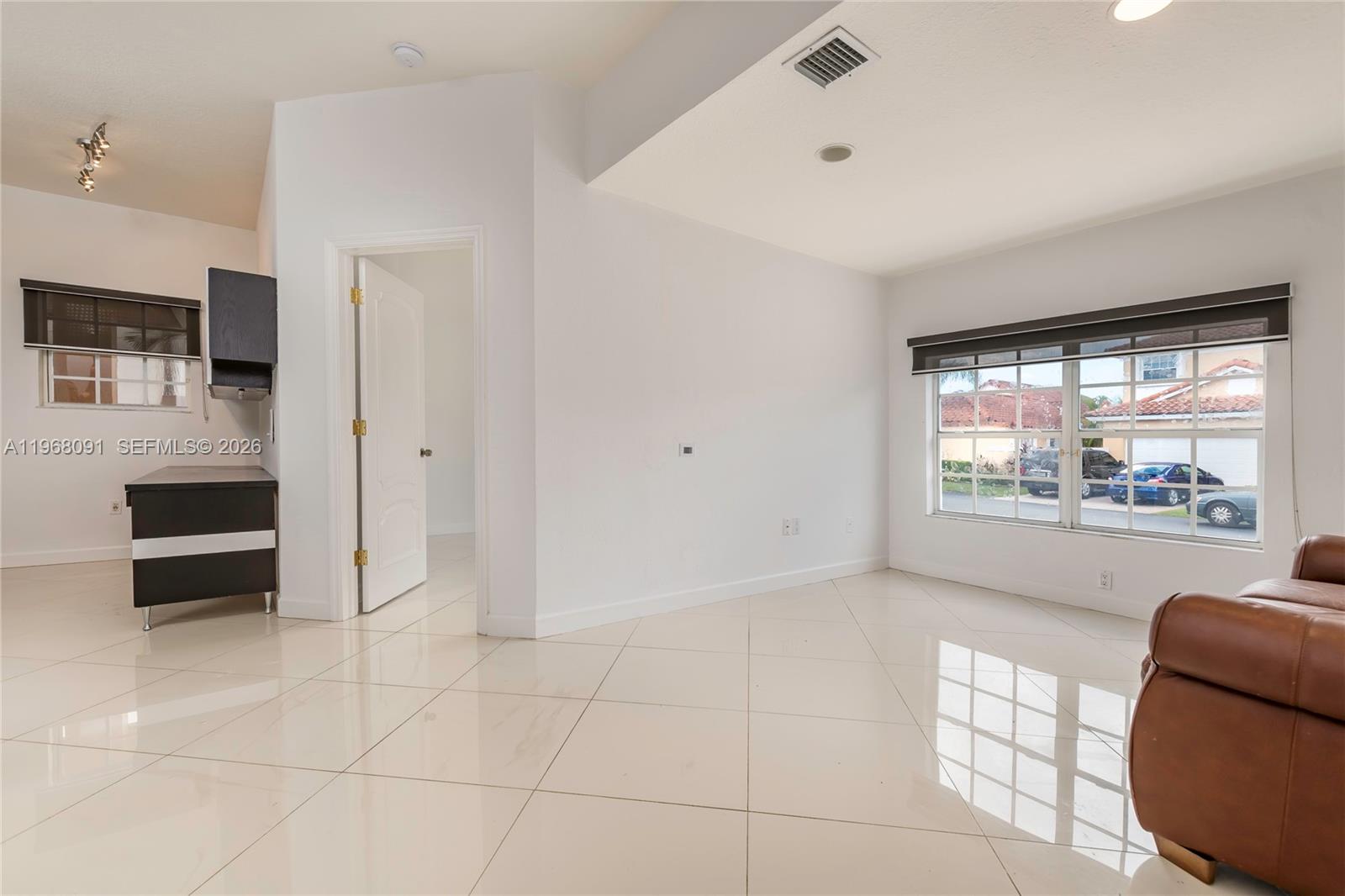 DORAL GLEN T-17816 - Residential